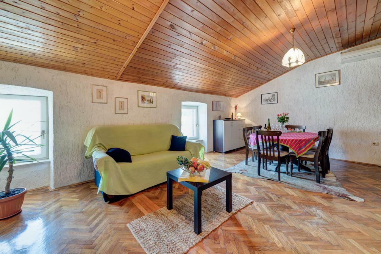 D&L Apartment In Center Pula Exteriér fotografie